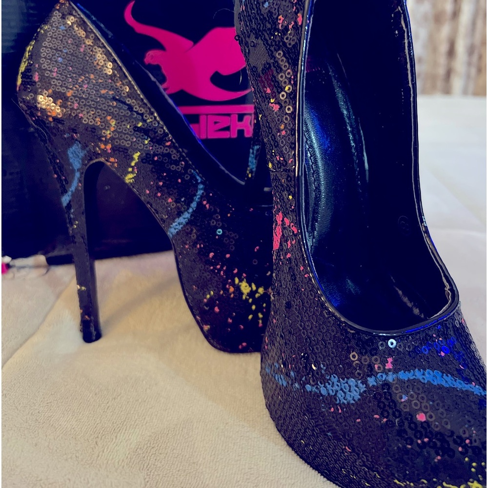 Sheikh 4 inch heel . Black with multiple colors